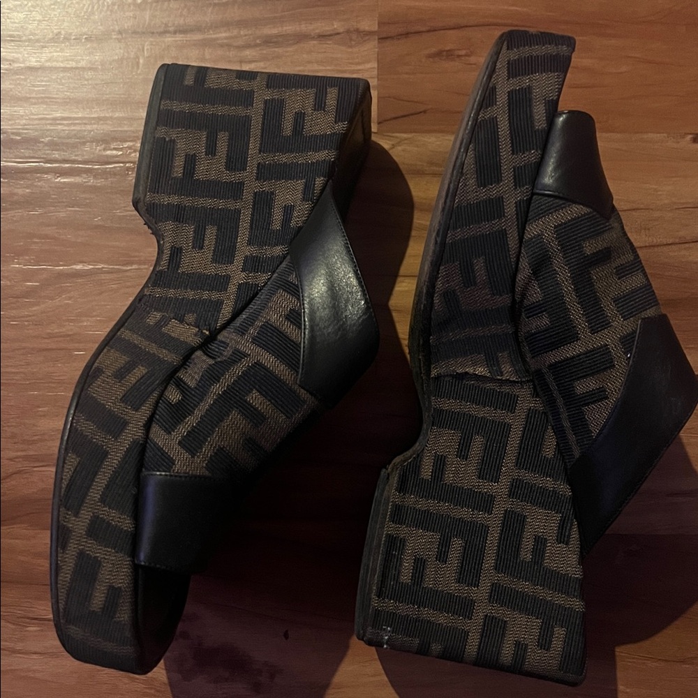 Fendi Black and Brown Leather Slides - Picture 4 of 7
